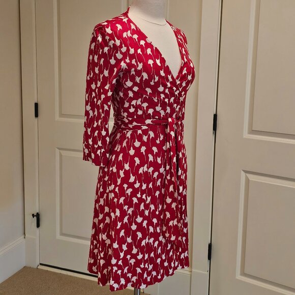 DVF Silk Julian Wrap Dress, EUC, Size 10 - Picture 4 of 6